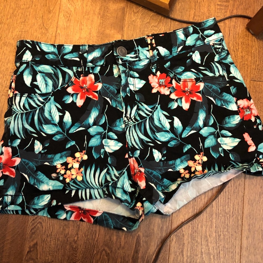 Tropical styled shorts
